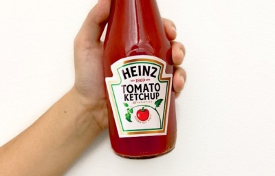 PRODUITS TRANSFORMÉS ET COUPE DRASTIQUE DES COÛTS : LA CHUTE DE KRAFT HEINZ, SYMBOLE D&#039;UNE CONSOMMATION QUI CHANGE