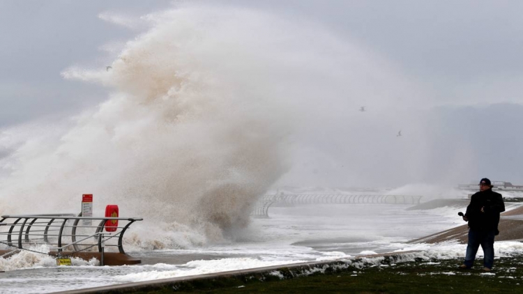 Au moins sept morts en Europe après le passage de la tempête Ciara