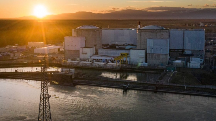 Réveil douloureux à Fessenheim après l&#039;arrêt définitif du réacteur n°1