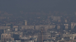 Au pied des sommets d&#039;Asie centrale, les villes étouffent dans le smog