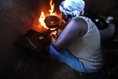 Les femmes et les filles souffrent le plus de la pollution de l&#039;air intérieur