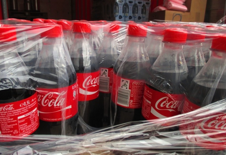 COCA-COLA ET PEPSICO CLAQUENT LA PORTE DU LOBBY AMÉRICAIN DU PLASTIQUE