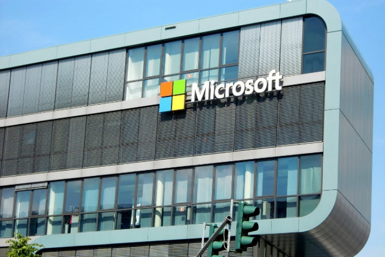 MICROSOFT VEUT ÉLIMINER TOUT LE CARBONE QU’IL A ÉMIS DEPUIS SA CRÉATION EN 1975