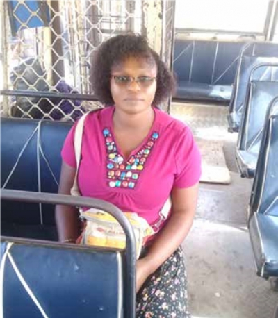 SENEGAL: AMINA SANE 32 ANS, RECEVEUR BUS LIGNE 52 « C’est mieux que de tendre la main » ( Portrait)