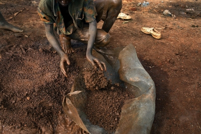 APPLE, MICROSOFT, TESLA, GOOGLE ET DELL ATTAQUÉS APRÈS LA MORT D’ENFANTS DANS UNE MINE DE COBALT